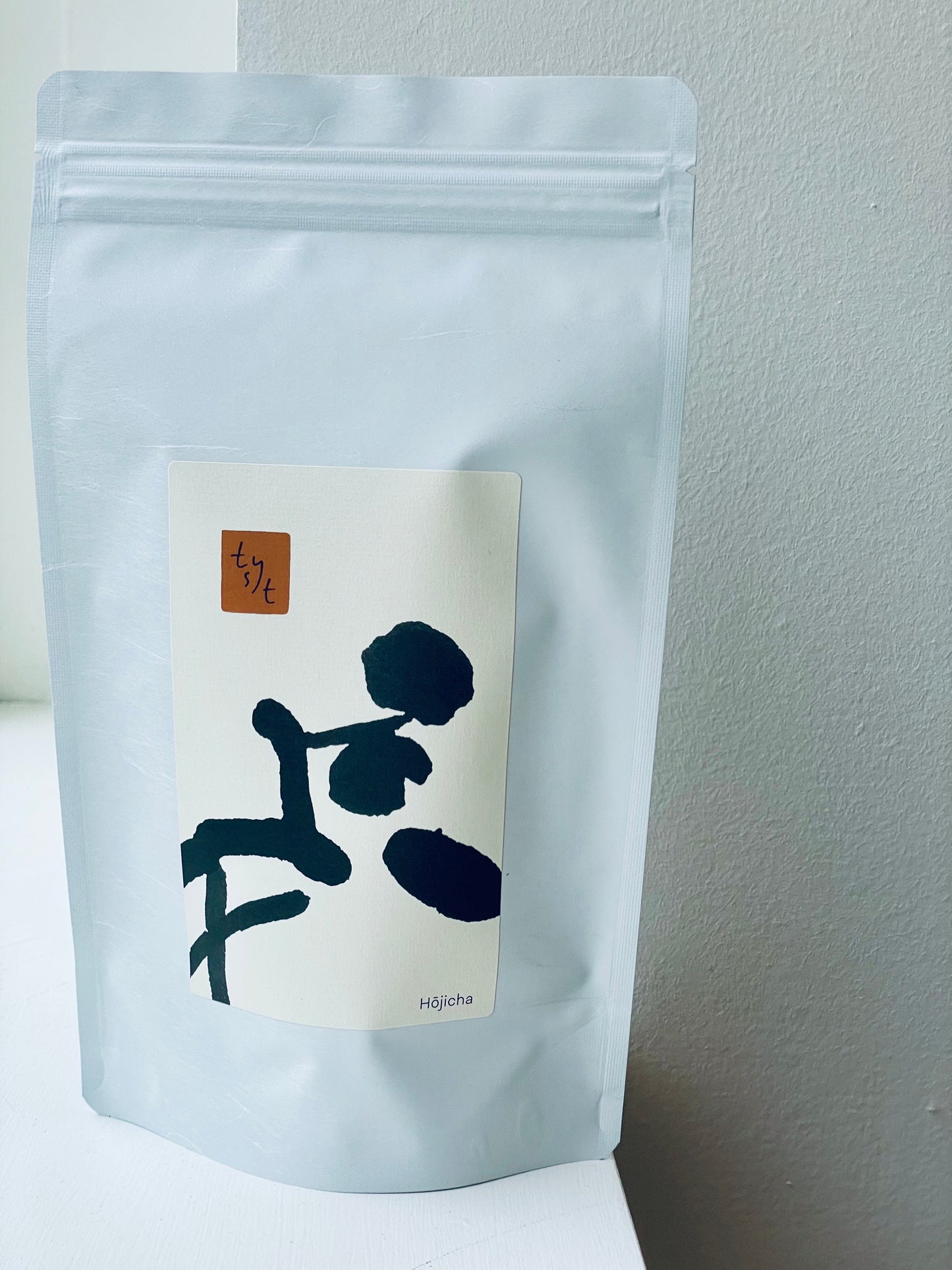 Tyst Te - Hojicha, Snowing Mountain